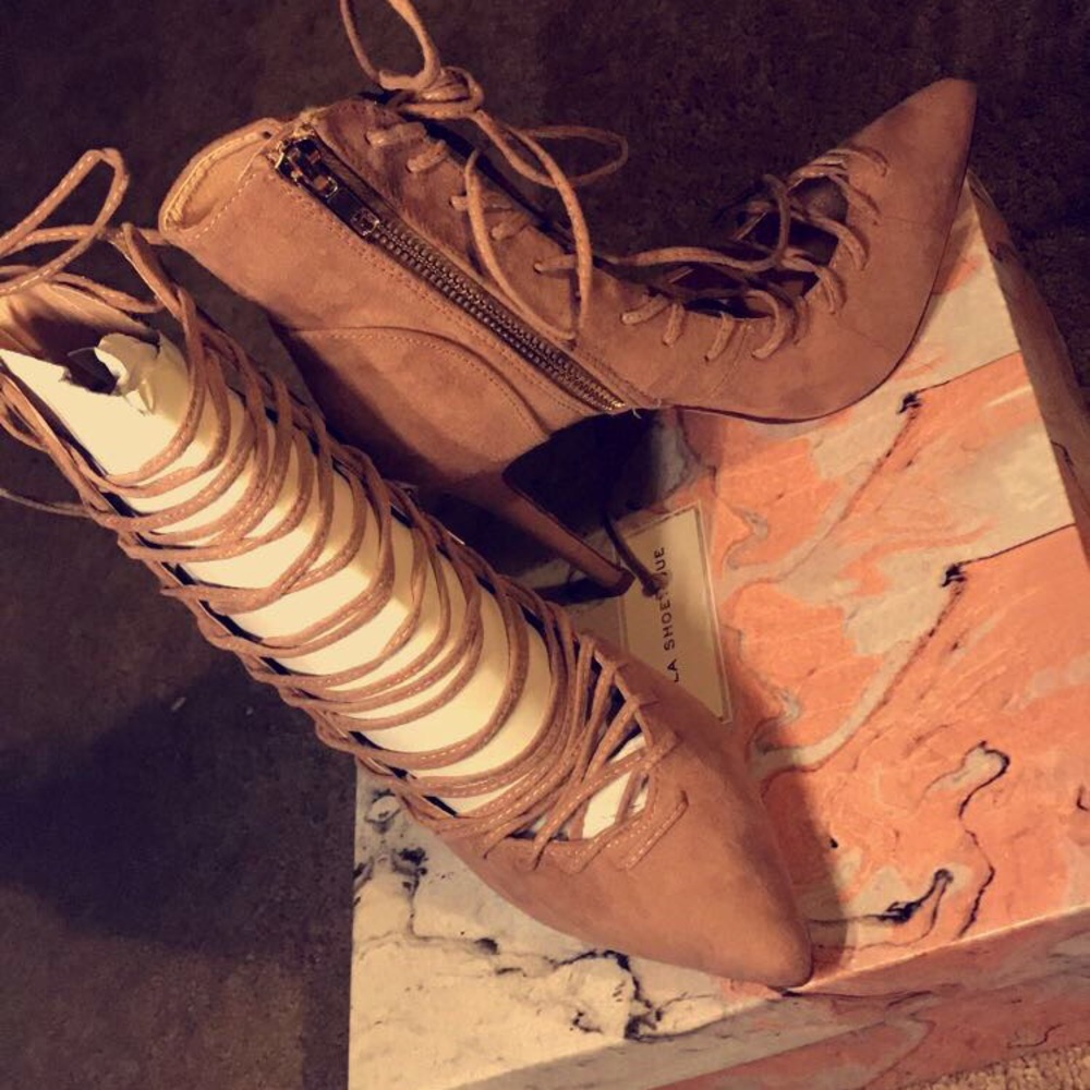 Nude/Mauve colored laced heels