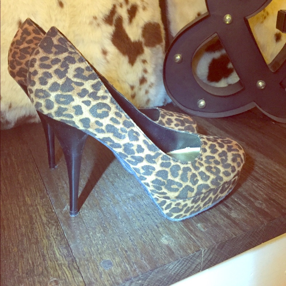 Candie's Leopard print heels 👠