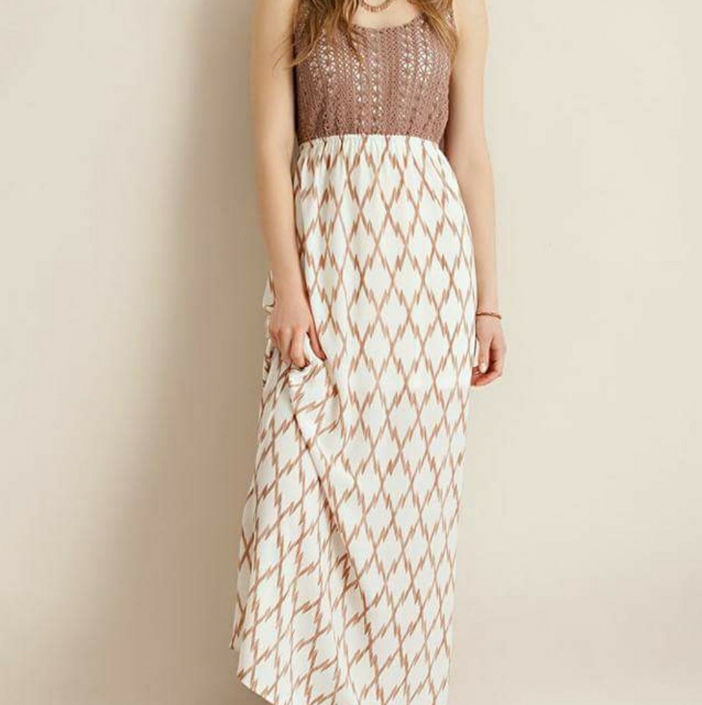 Maxi dress with crochet top