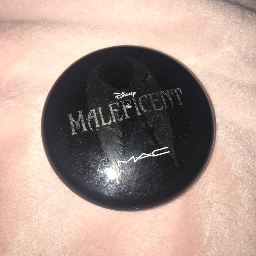 MAC limited Maleficent beauty powder in natural