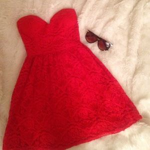 Delias 🌸 Red lace strapless dress