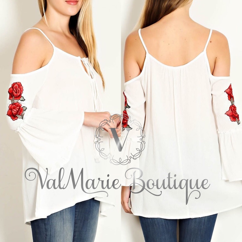 📍CLEARANCE 📍BELL SLEEVE ROSE PATCH SLEEVE TOP - Picture 3 of 3