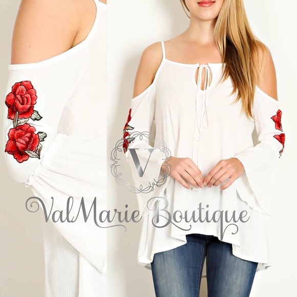 📍CLEARANCE 📍BELL SLEEVE ROSE PATCH SLEEVE TOP - Picture 2 of 3