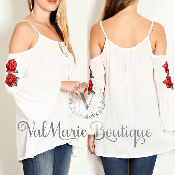 📍CLEARANCE 📍BELL SLEEVE ROSE PATCH SLEEVE TOP - Picture 3 of 3