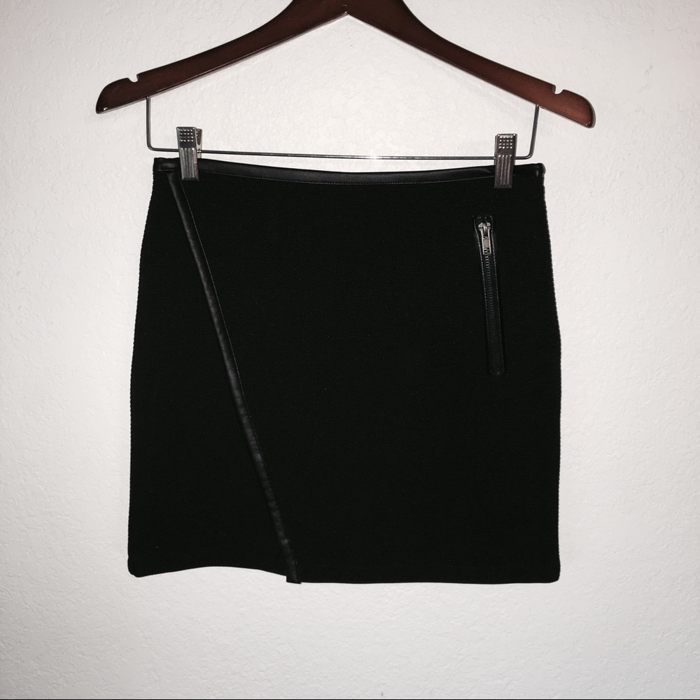 🔴SALE🔴 Black Moto skirt❣️