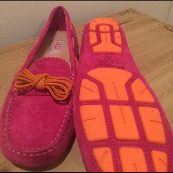 Sale .Ugg moccasins - Picture 2 of 2