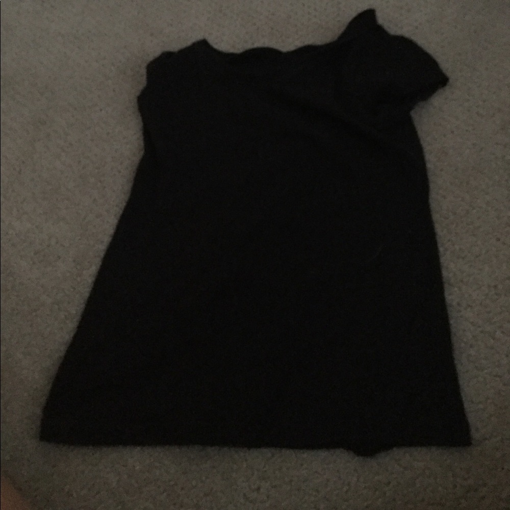 Black tee