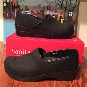 Sanita / Black - Textured Oil WR Leather / W EU41