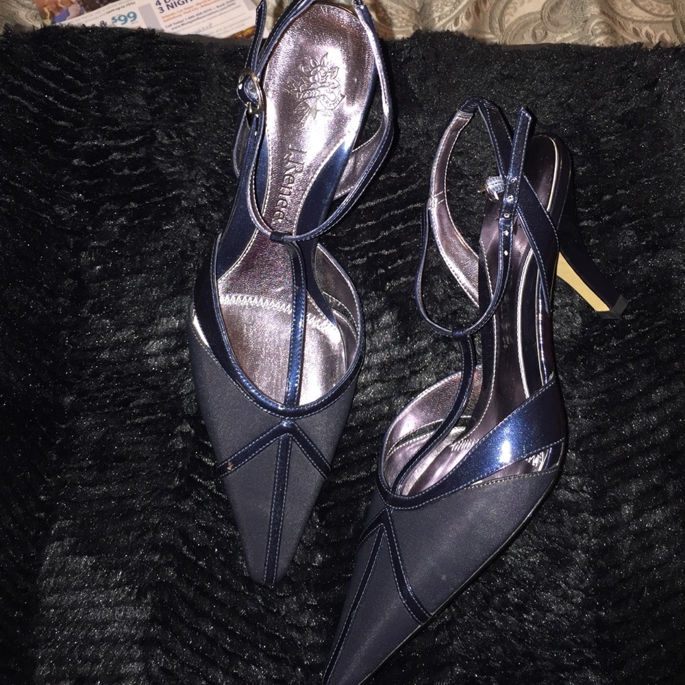 Dress low heel shoe
