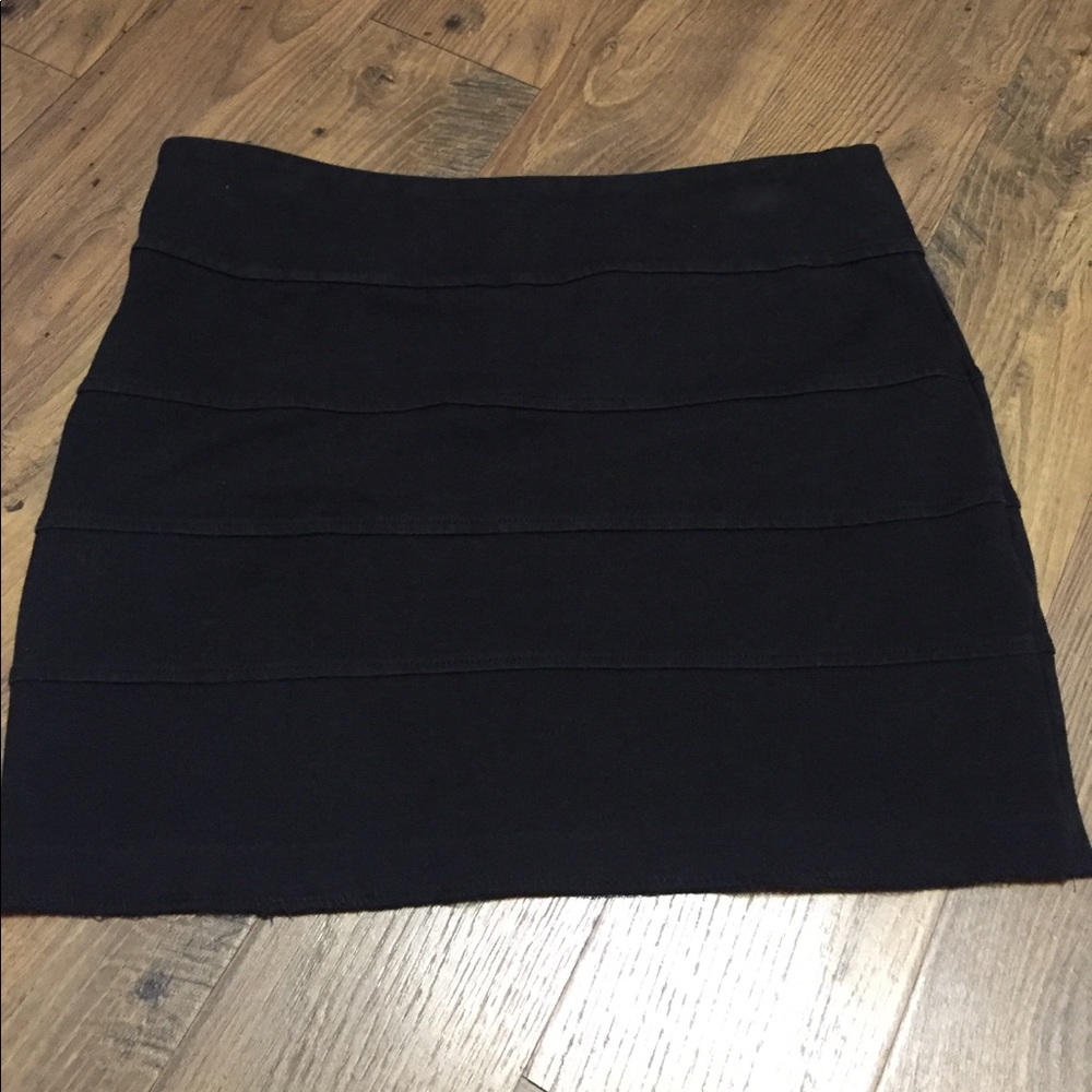 Aéropostale black striped skirt