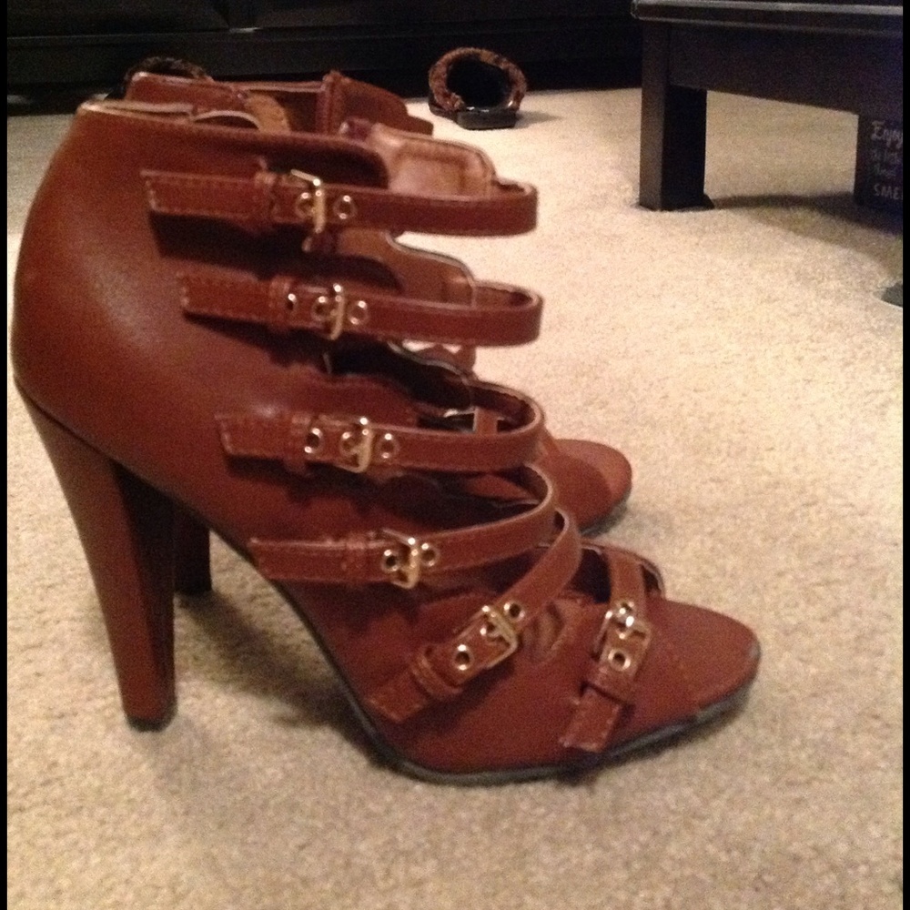 Cognac strappy sandals