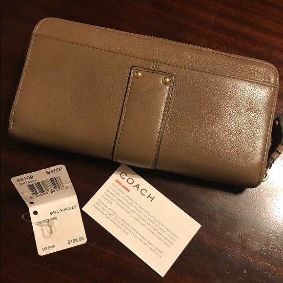 Large Coach Wallet - Picture 2 of 3