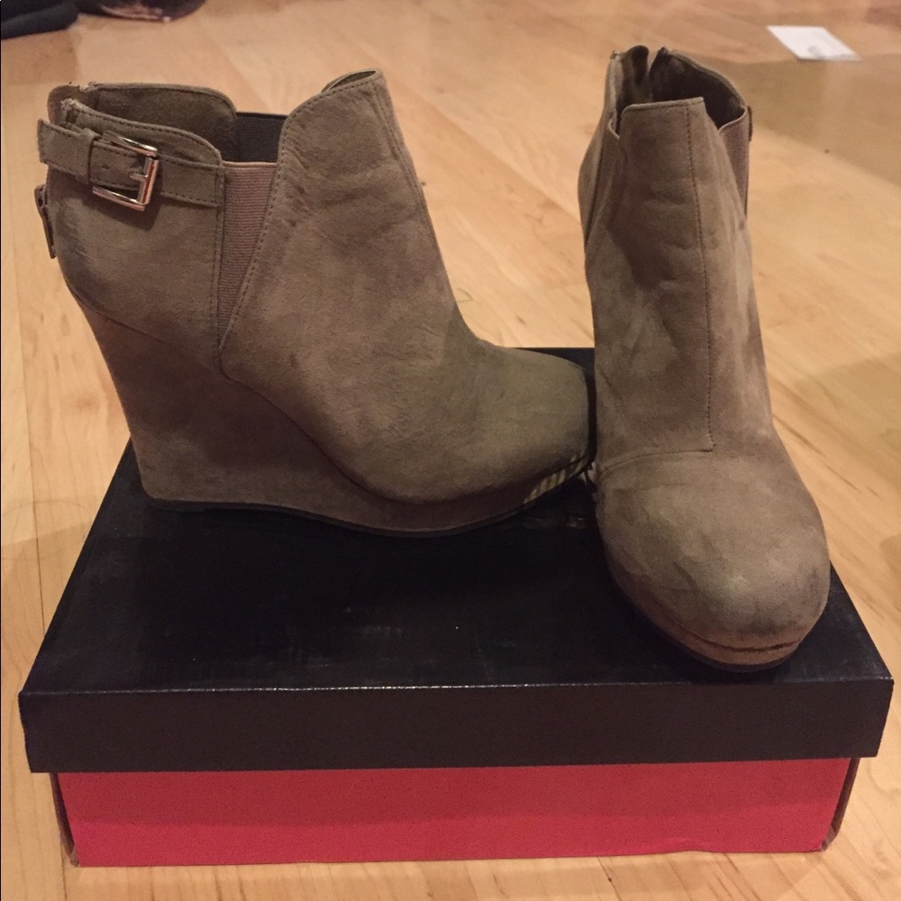 Tan wedges, size 7