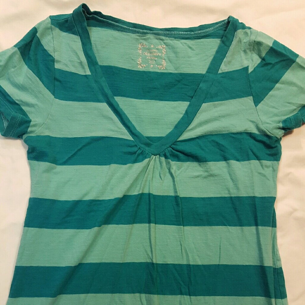 Old navy maternity v neck t shirt