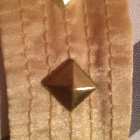 💛Golden Peplum Top💛 - Picture 4 of 6