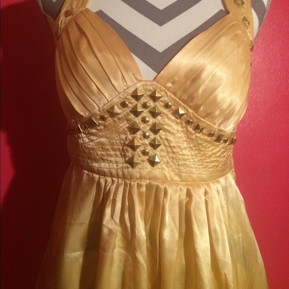 💛Golden Peplum Top💛 - Picture 5 of 6