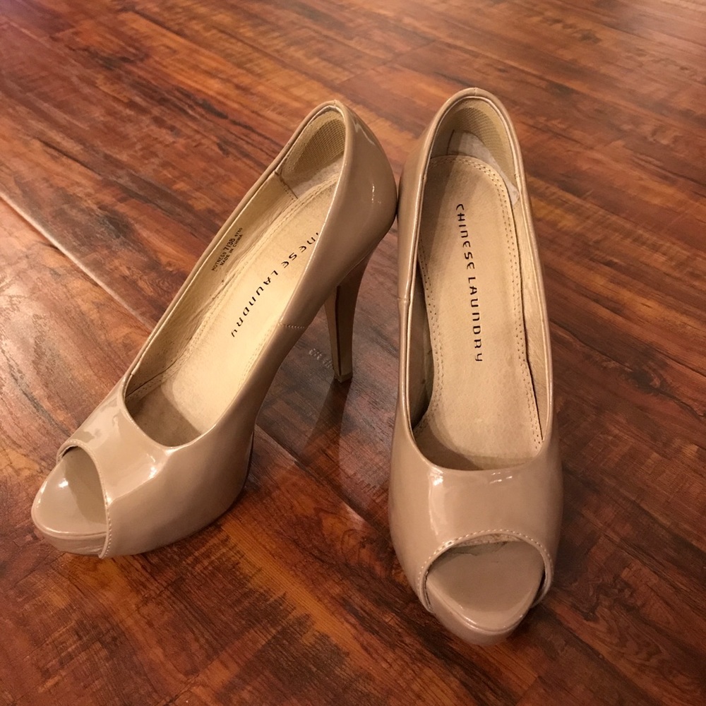 Beautiful tan CHINESE LAUNDRY heels 👠