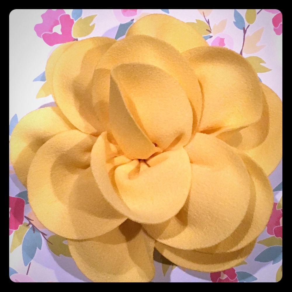 Sunny flower hair clip