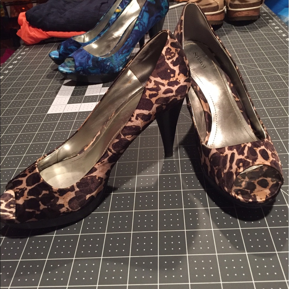 💲⬇️ Leapord Peep Toe Heels
