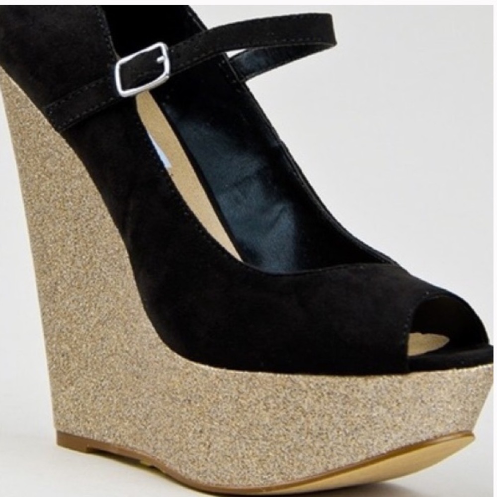 Steve Madden Gold Glitter Wedges