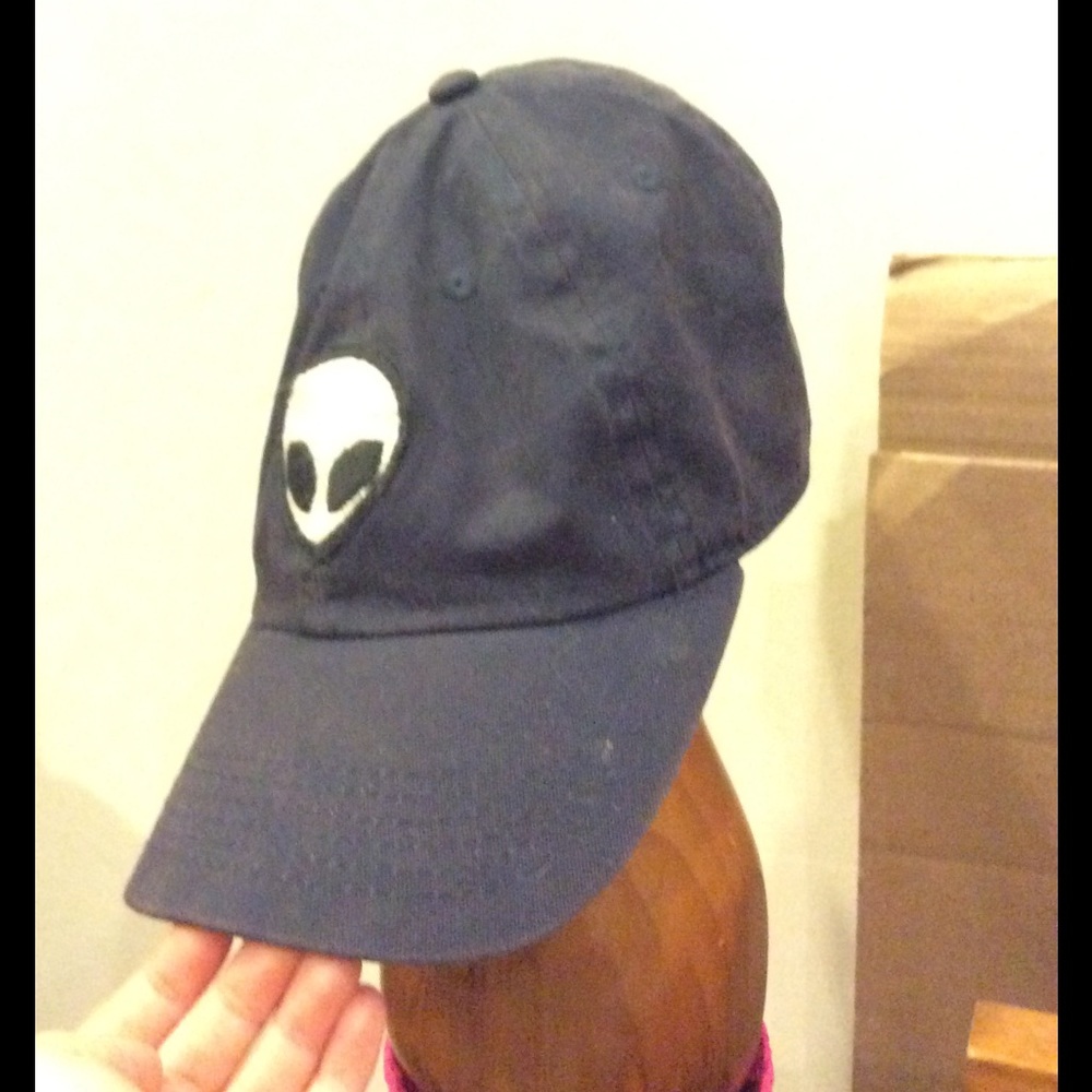 Brandy Melville navy hat