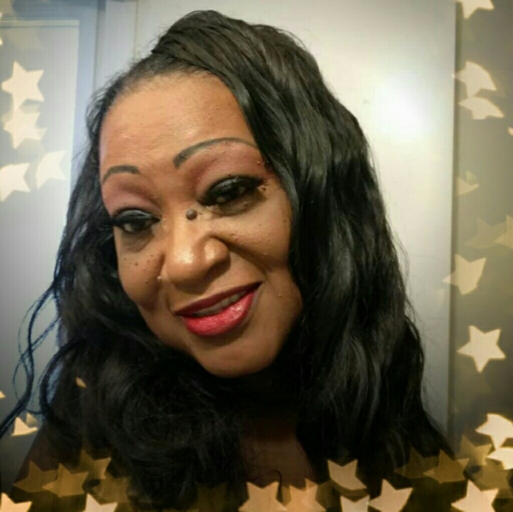 Meet your Posher, Delphine