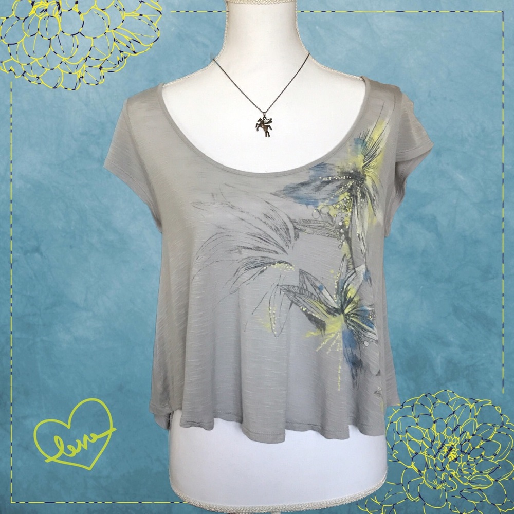 ✨ ⬇️PRICE DROP⬇️ Gray & Yellow Flower Crop Top ✨