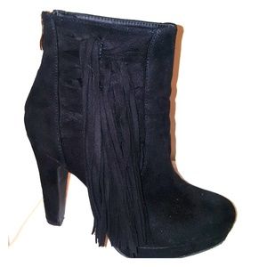Bucco 6.5 fringe bootie.