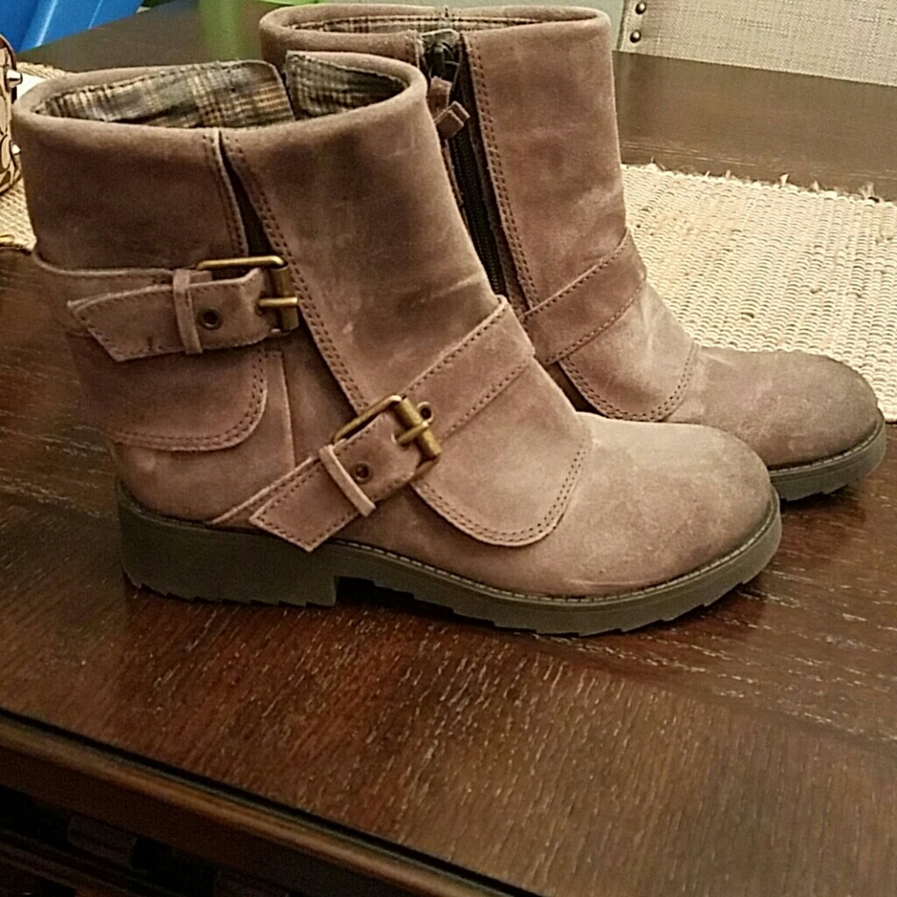Nine West Anywho grey suede boots