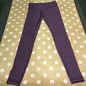 Raspberry textured lululemon leggings