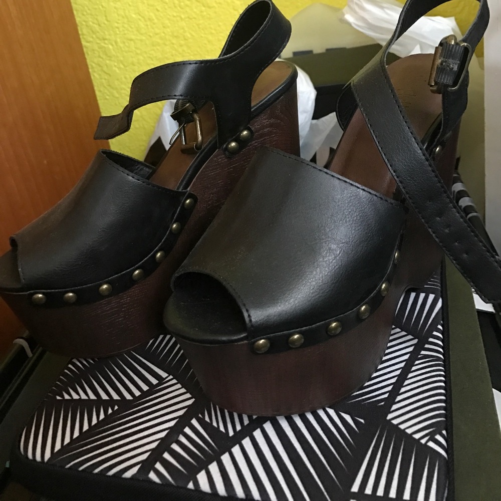 Women's wedges size 7