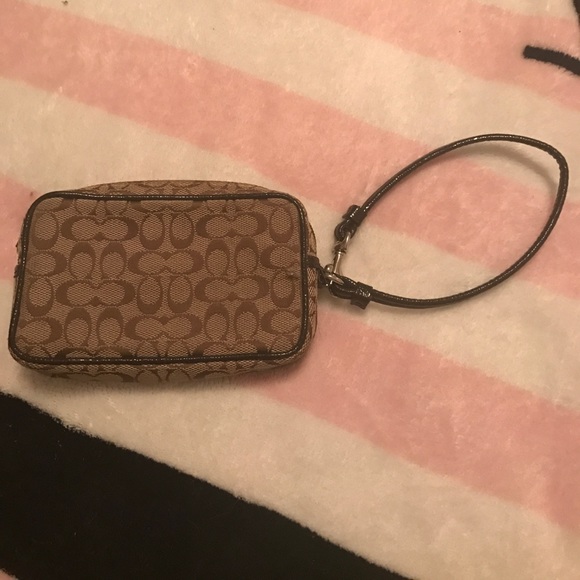 Coach wristlet - Picture 2 of 6