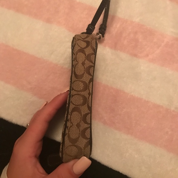 Coach wristlet - Picture 3 of 6