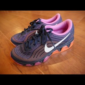 MUST GO--Nike Air Max Tennis Shoes