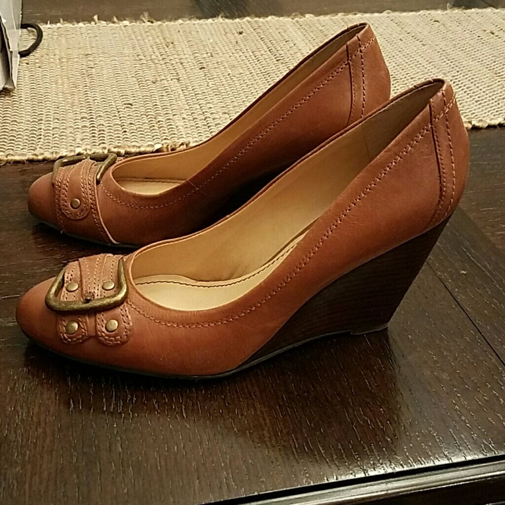 Nine west wedge heel shoe