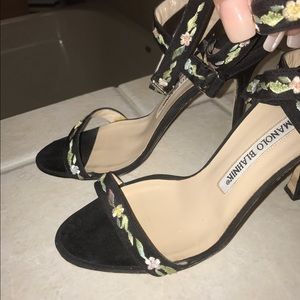 Beautiful Black Strappy Manolo Blahniks 🌸