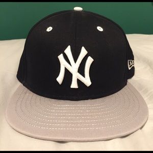 New York Yankees flat brimmed snapback hat