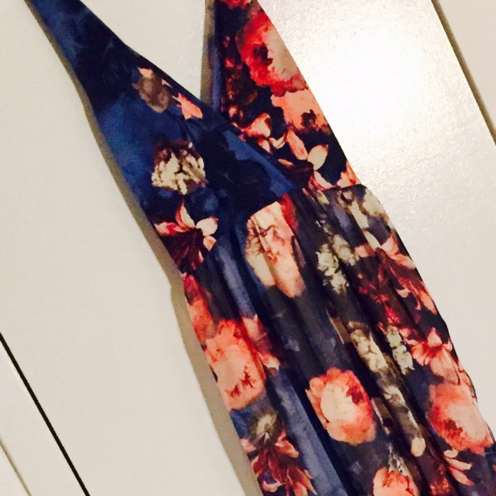 NWOT Lovely floral maxi, hi-low, "Keeping Me Zen"