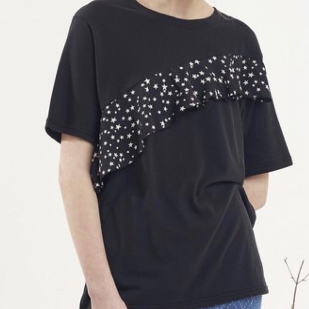 Black Tee w ruffle star pattern detailing NWT