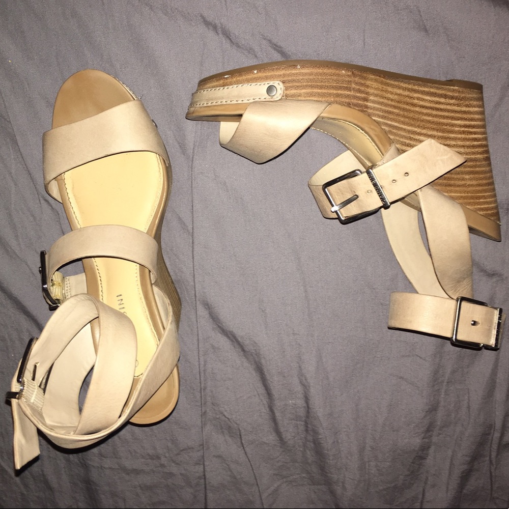 tan wedge like shoe!