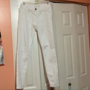 ❌ ❌ sold ❌ Skinny white jeans