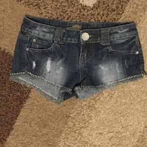 Almost Famous distressed shorts size 3