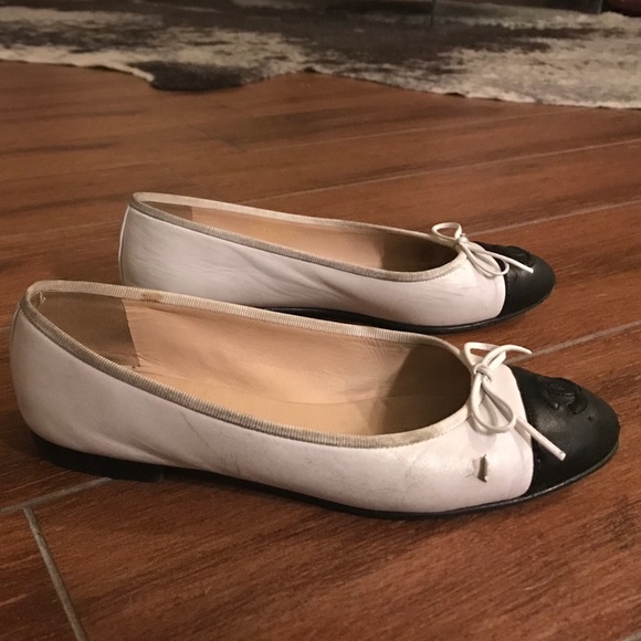 White and black Chanel ballerina - Picture 2 of 4