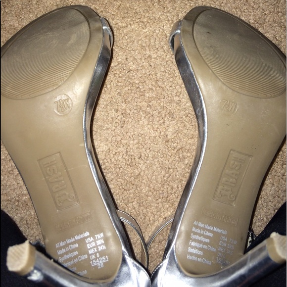 Silver sandal heels with adjustable strap - Picture 4 of 4