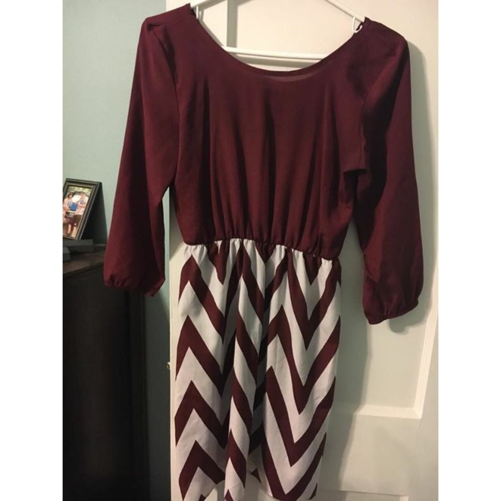 Maroon chevron 3/4 sleeve dress