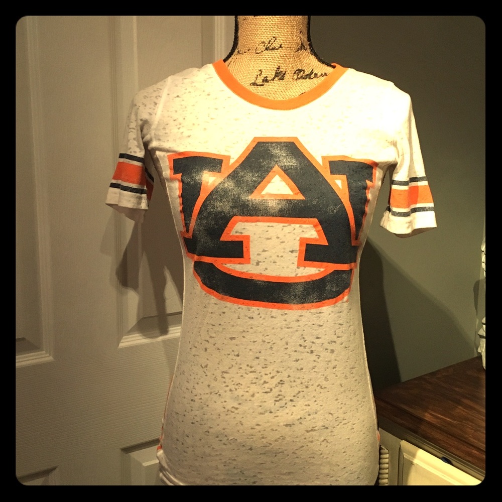 AUBURN University fitted tee - XS 🏈 fits like a S