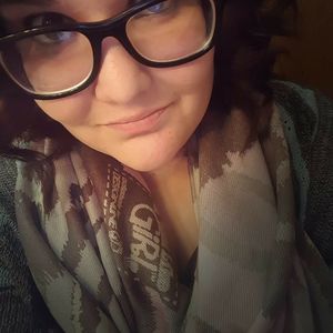 Meet your Posher, Elizabeth