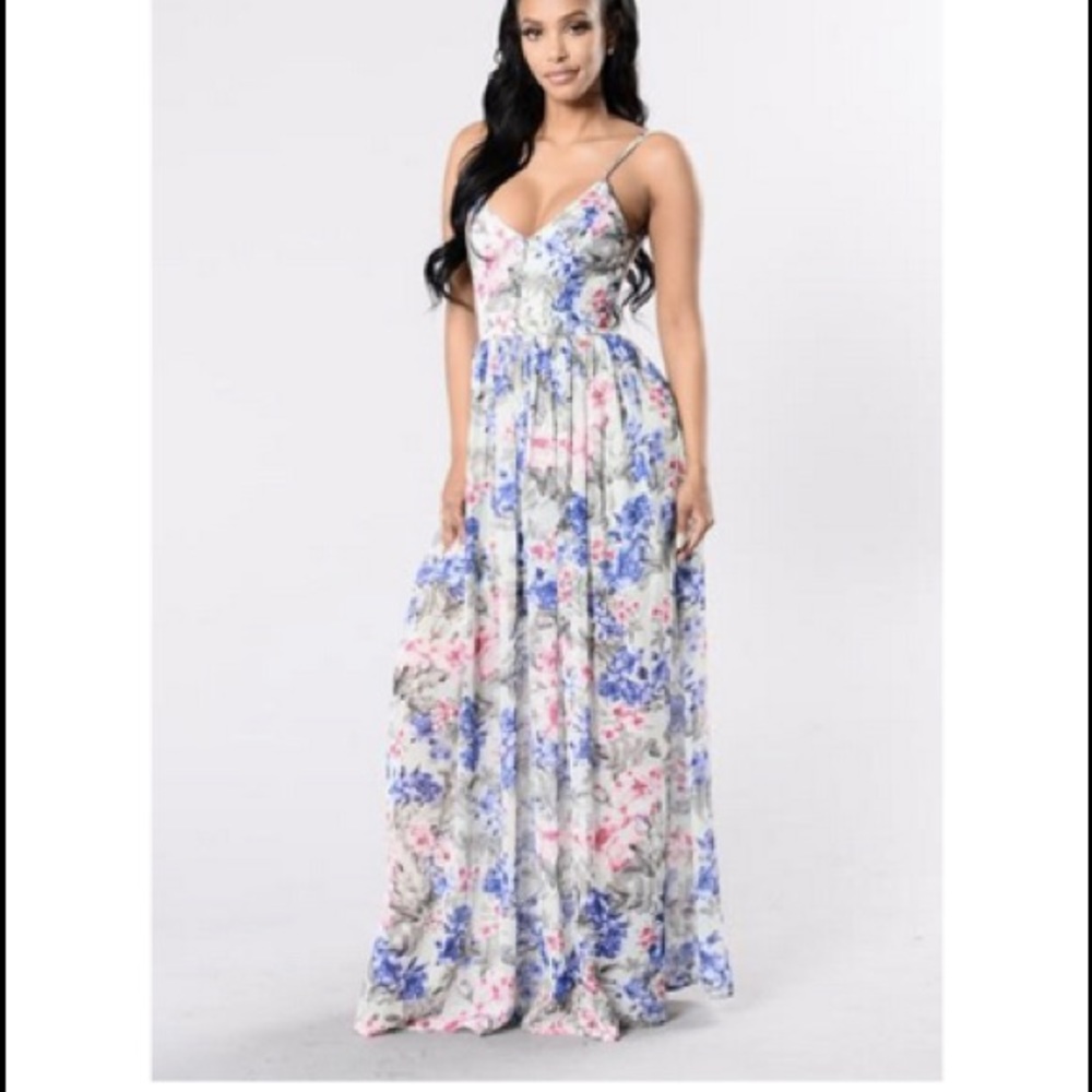 ‼️SALE‼️⭐️ NWT Floral maxi, open back, "Hydrangea"