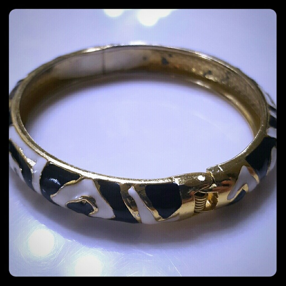 Black, white and gold bracelet - Picture 2 of 3