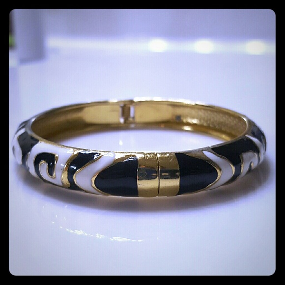 Black, white and gold bracelet - Picture 3 of 3